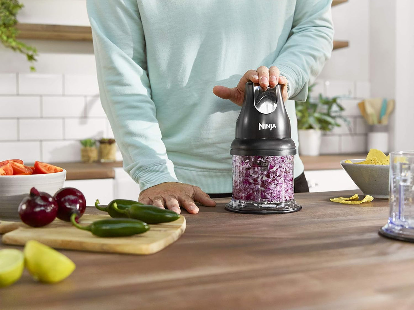 Ninja Express Chop Mini Herb and Vegetable Chopper, Chops, Minces and Purees to Make Sauces, Dips, Food Purees and Soups, Black