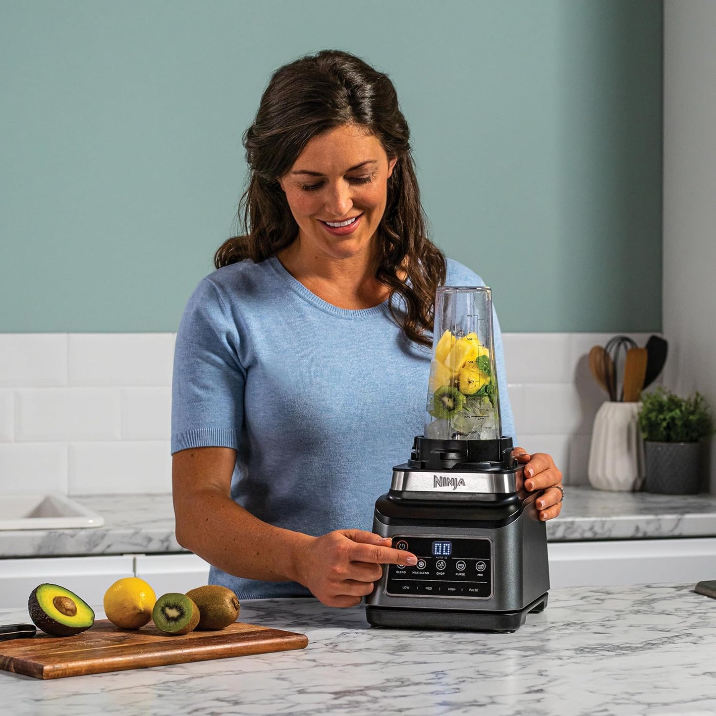 Ninja 3-in-1 Food Processor and Blender with 5 Automatic Programs: Blend, Max Blend, Chop, Mix and Puree — 1.8L Bowl, 2.1L Jug, 700ml