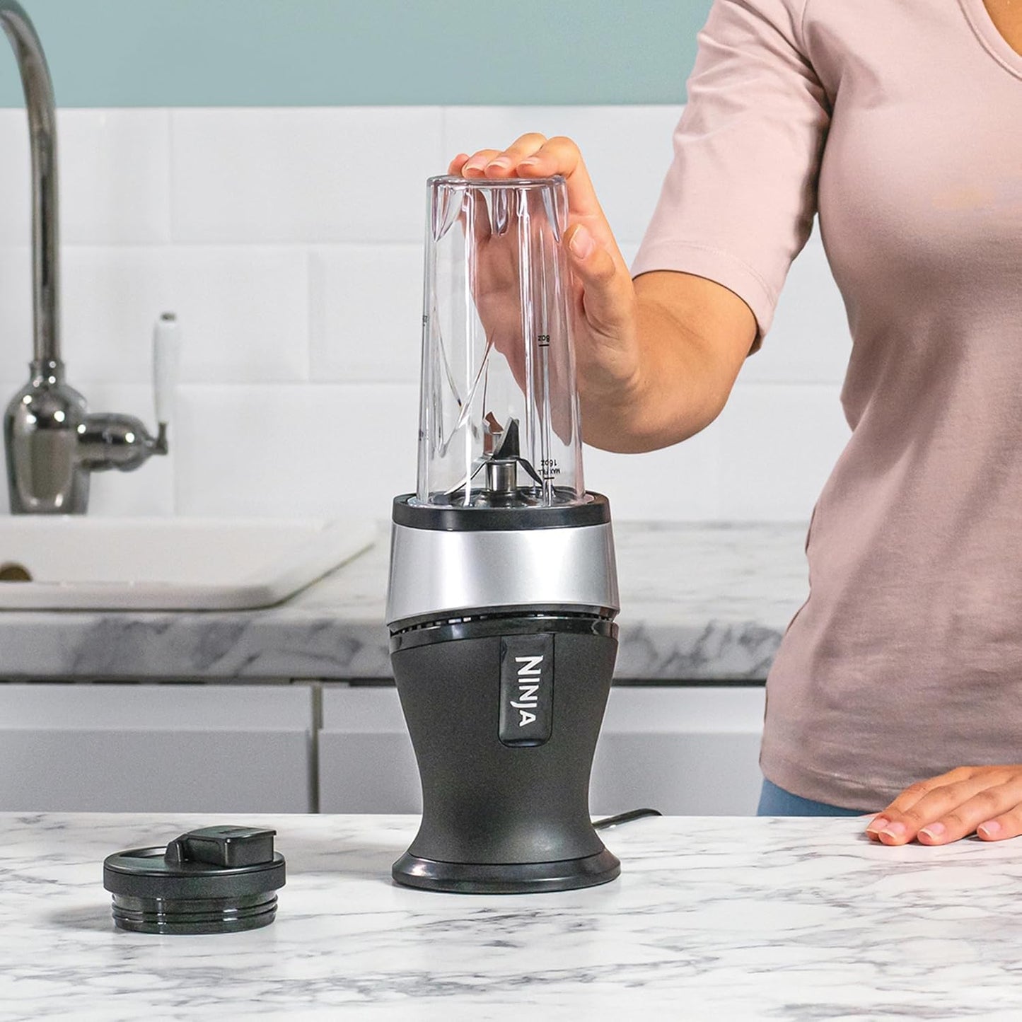 Ninja 700W Slim Blender and Smoothie Maker with 2x 470ml Cups and Spout Lids, Personal Blender, Crush Ice and Frozen Fruit