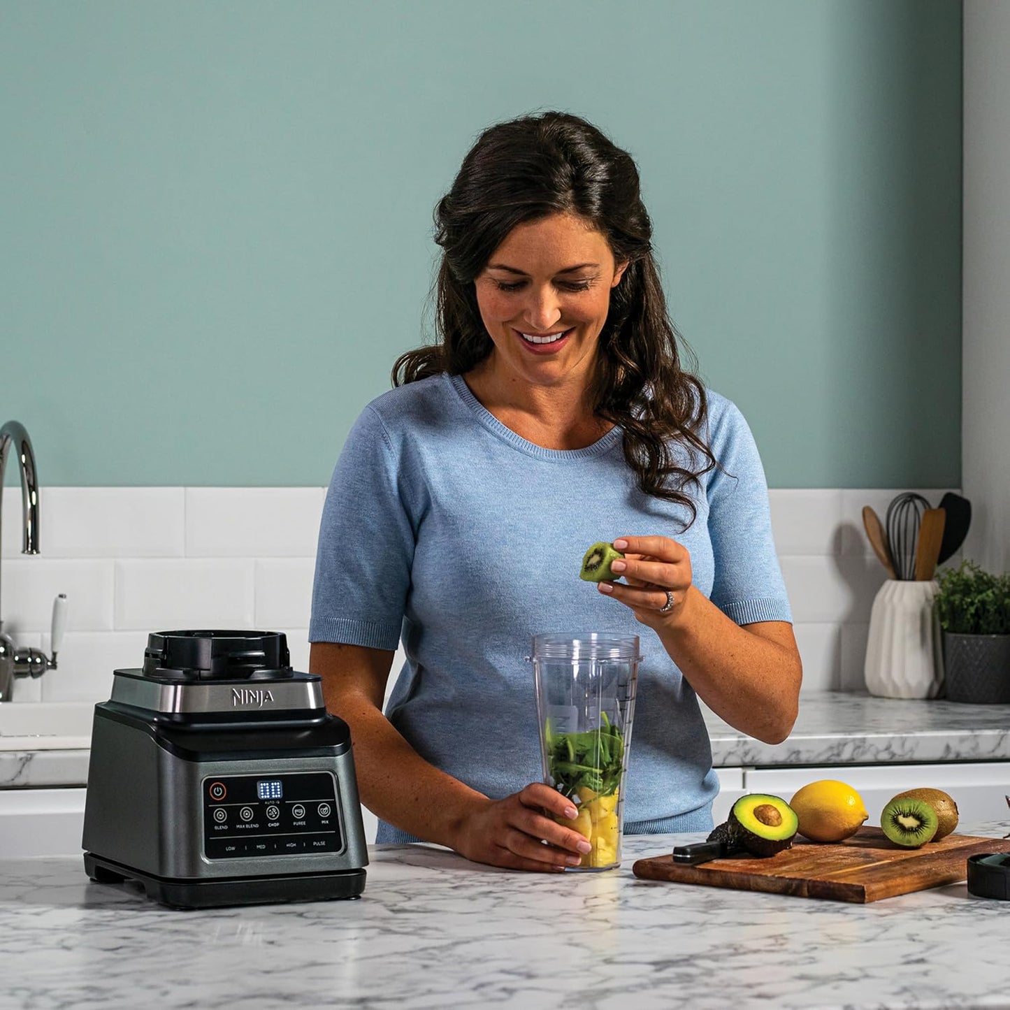 Ninja 3-in-1 Food Processor and Blender with 5 Automatic Programs: Blend, Max Blend, Chop, Mix and Puree — 1.8L Bowl, 2.1L Jug, 700ml
