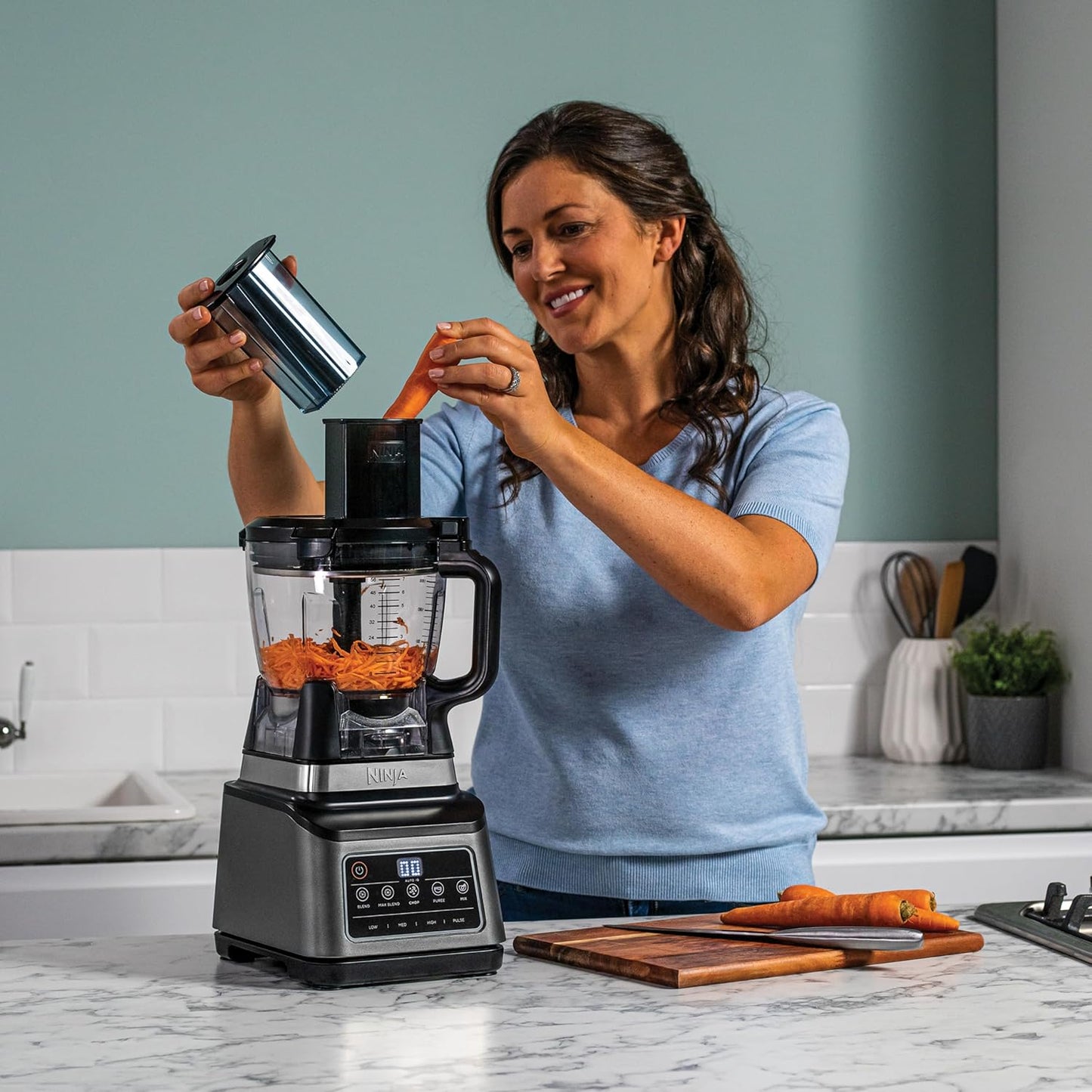 Ninja 3-in-1 Food Processor and Blender with 5 Automatic Programs: Blend, Max Blend, Chop, Mix and Puree — 1.8L Bowl, 2.1L Jug, 700ml