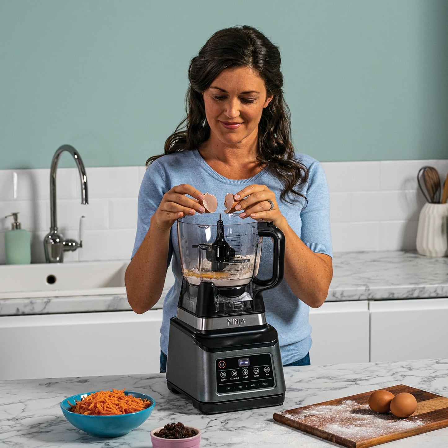 Ninja 3-in-1 Food Processor and Blender with 5 Automatic Programs: Blend, Max Blend, Chop, Mix and Puree — 1.8L Bowl, 2.1L Jug, 700ml