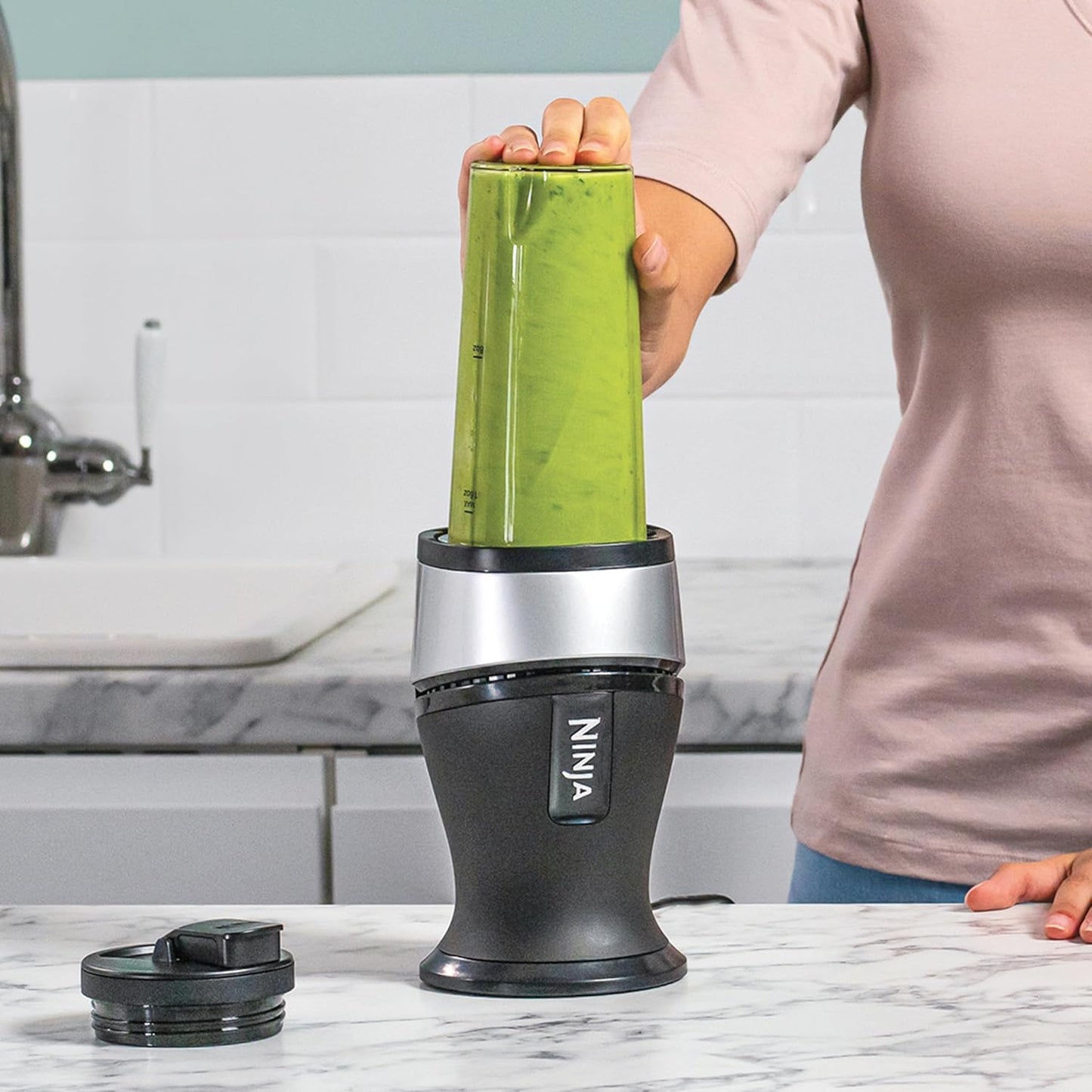Ninja 700W Slim Blender and Smoothie Maker with 2x 470ml Cups and Spout Lids, Personal Blender, Crush Ice and Frozen Fruit