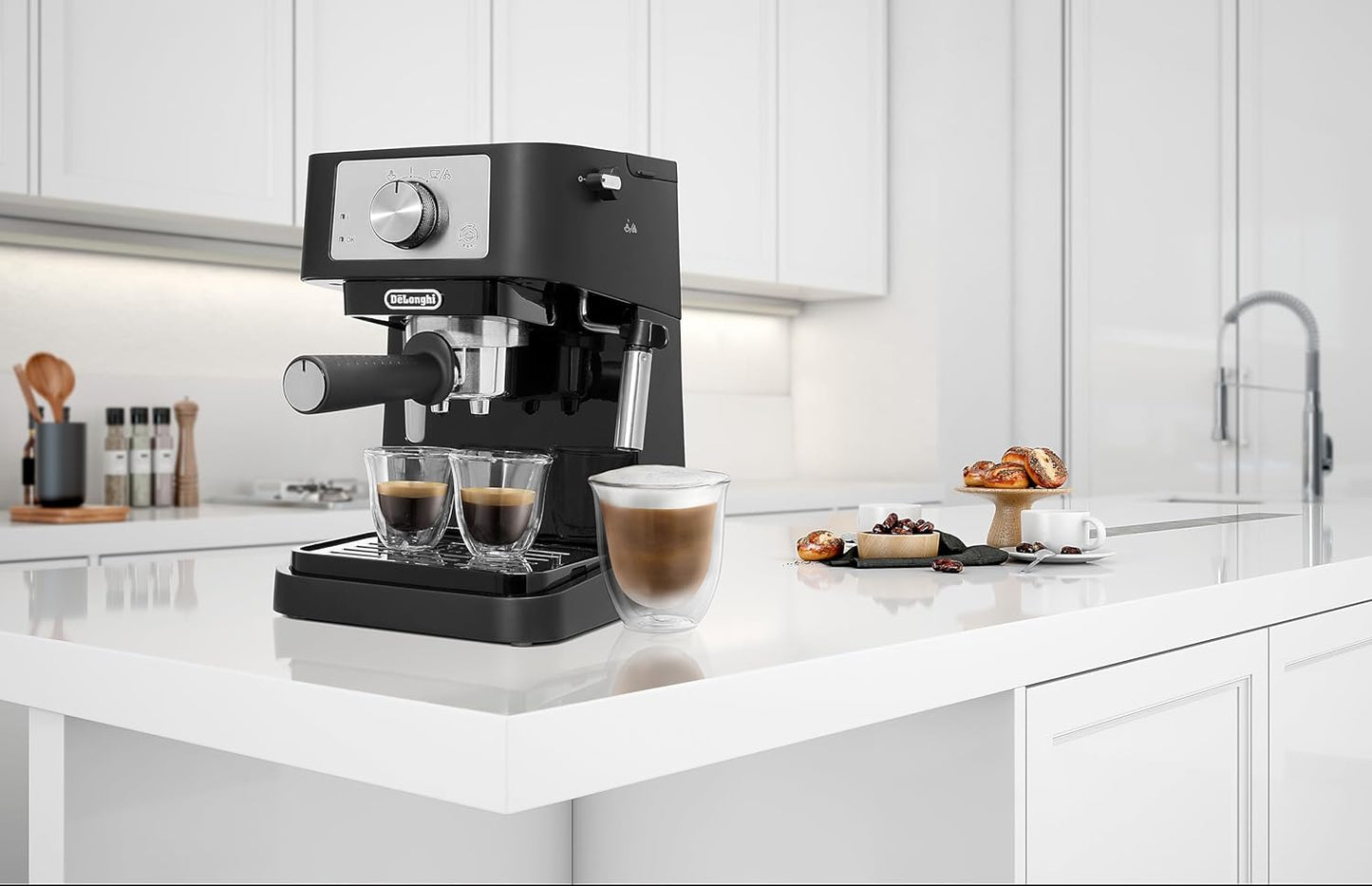 De'Longhi Manual Coffee Machine Stilosa EC260.CR, 15 Bar Pressure, Cappuccino System, Automatic Switch Off, Compatible with ESE Pods, 2 Level Tray, 1L Capacity, Cream